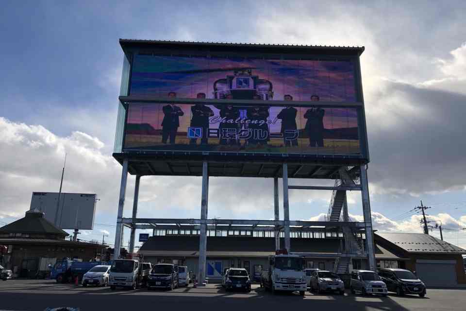 日環本社LEDビジョン天空美術館屋内